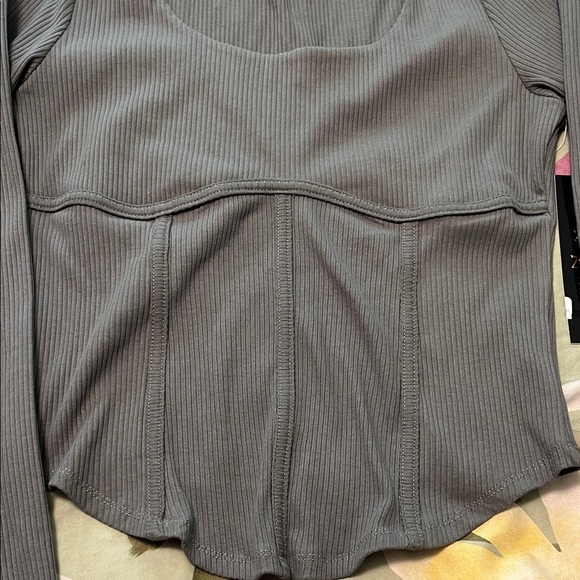 Almost Famous Ribbed long sleeved top New - Picture 2 of 5